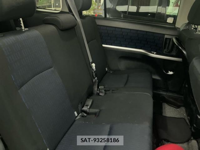 Toyota ISIS 2015-04 7617200-13