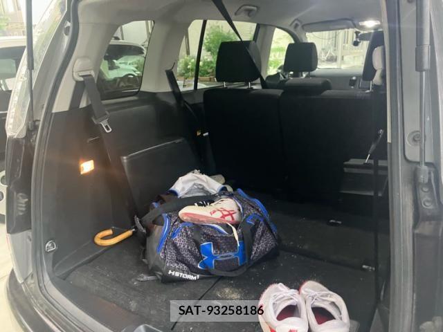 Toyota ISIS 2015-04 7617200-14