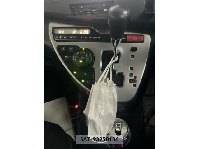 Toyota ISIS 2015-04 7617200-17