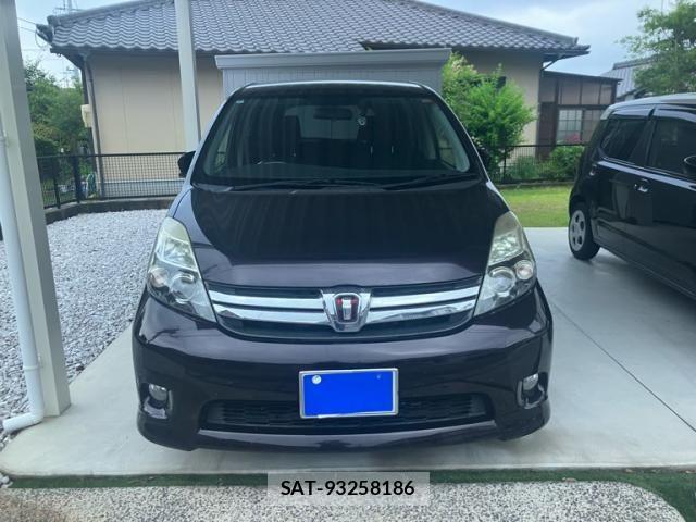 Toyota ISIS 2015-04 7617200-1