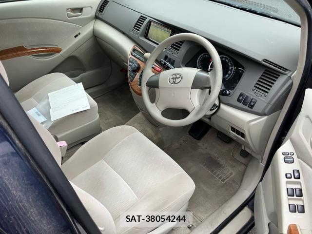 Toyota ISIS 2009-05 7617203-9
