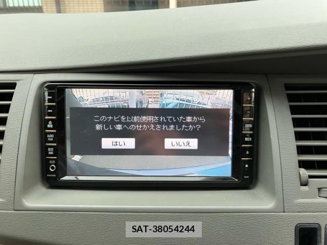 Toyota ISIS 2009-05 7617203-20