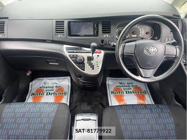 Toyota ISIS 2014-03 7617198-1
