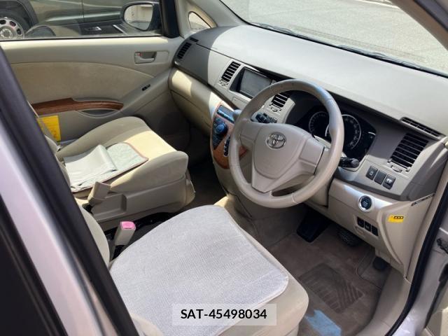 Toyota ISIS 2013-11 7617201-11