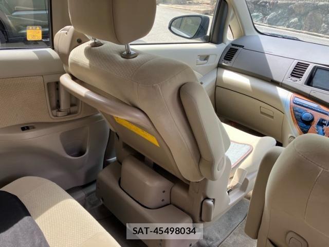 Toyota ISIS 2013-11 7617201-15