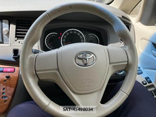 Toyota ISIS 2013-11 7617201-17