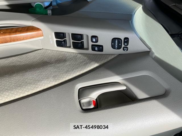 Toyota ISIS 2013-11 7617201-21