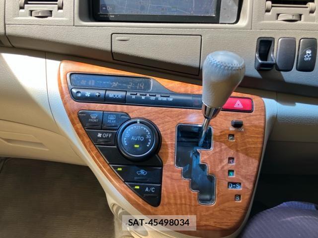 Toyota ISIS 2013-11 7617201-23