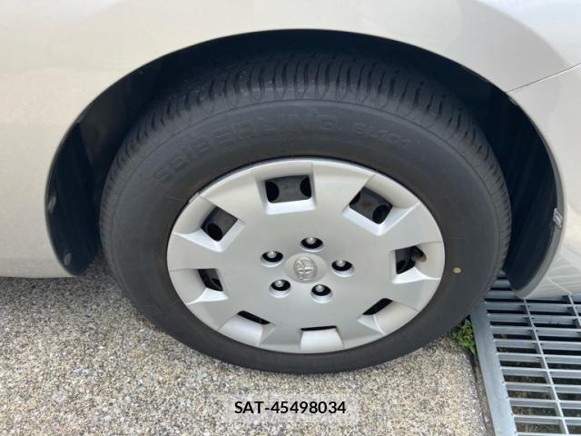 Toyota ISIS 2013-11 7617201-3