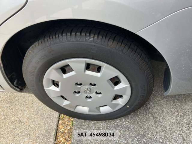 Toyota ISIS 2013-11 7617201-5