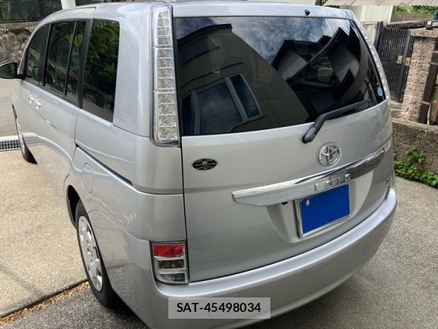 Toyota ISIS 2013-11 7617201-8