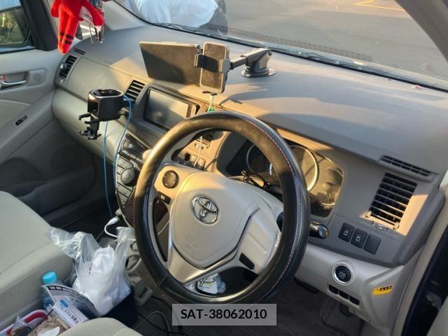 Toyota ISIS 2013-11 7617202-9