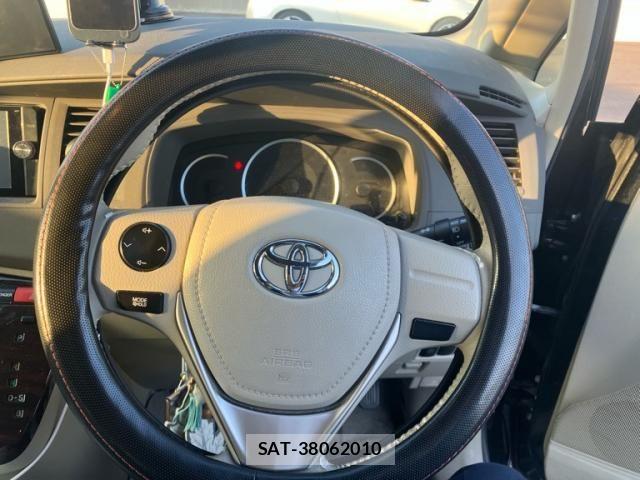 Toyota ISIS 2013-11 7617202-13