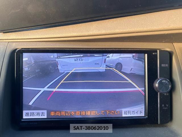 Toyota ISIS 2013-11 7617202-16