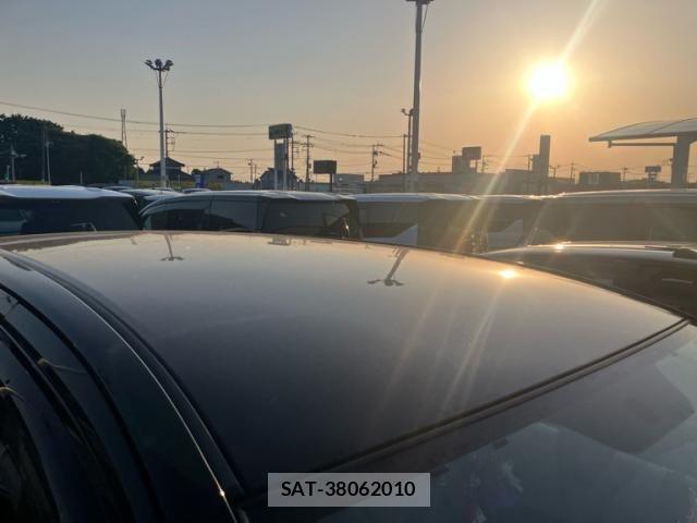 Toyota ISIS 2013-11 7617202-3