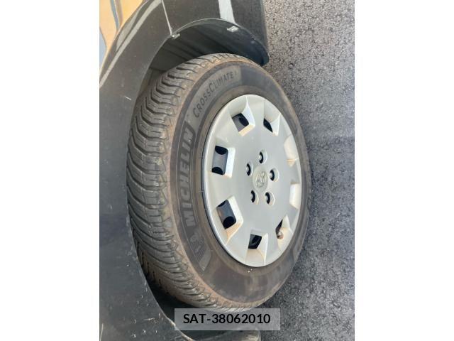 Toyota ISIS 2013-11 7617202-5