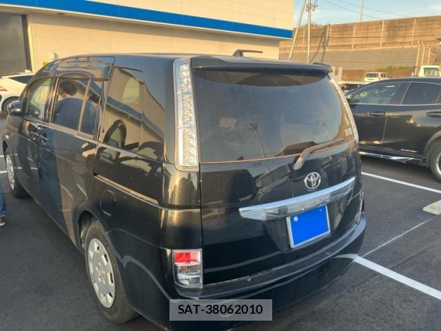 Toyota ISIS 2013-11 7617202-7