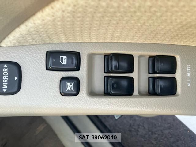 Toyota ISIS 2013-11 7617202-8