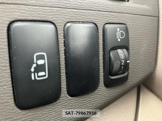 Toyota ISIS 2005-01 7724351-15
