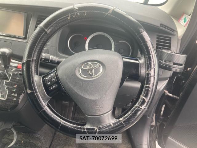 Toyota ISIS 2011-06 7724348-9
