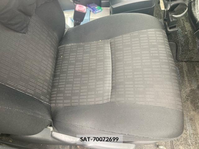 Toyota ISIS 2011-06 7724348-13