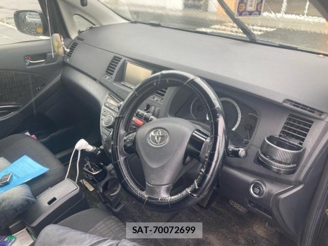Toyota ISIS 2011-06 7724348-8