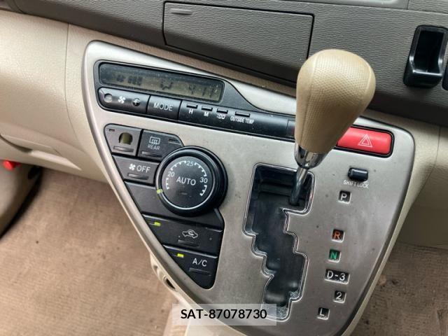 Toyota ISIS 2007-11 7724347-12