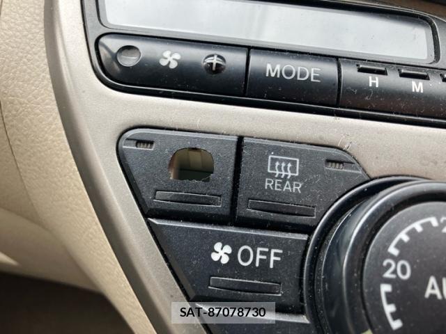 Toyota ISIS 2007-11 7724347-15
