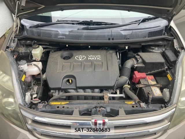 Toyota ISIS 2011-01 7724350-13
