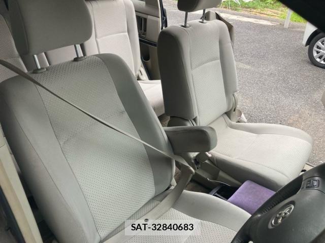 Toyota ISIS 2011-01 7724350-15