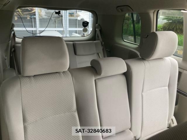 Toyota ISIS 2011-01 7724350-16