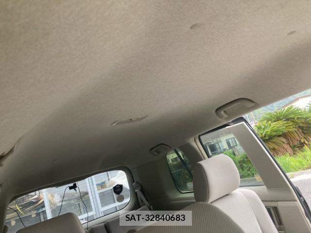 Toyota ISIS 2011-01 7724350-17