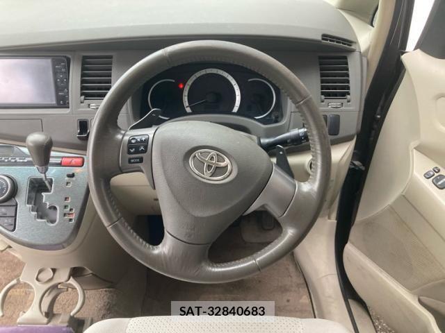 Toyota ISIS 2011-01 7724350-18