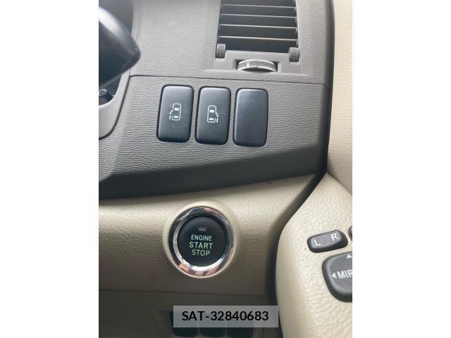 Toyota ISIS 2011-01 7724350-23