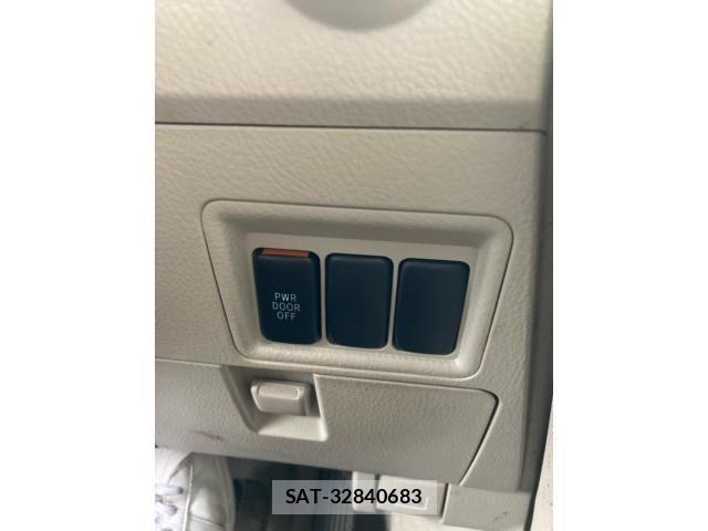 Toyota ISIS 2011-01 7724350-24