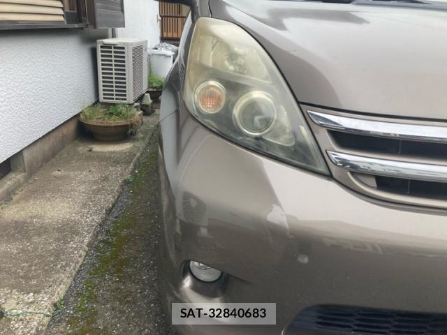 Toyota ISIS 2011-01 7724350-4
