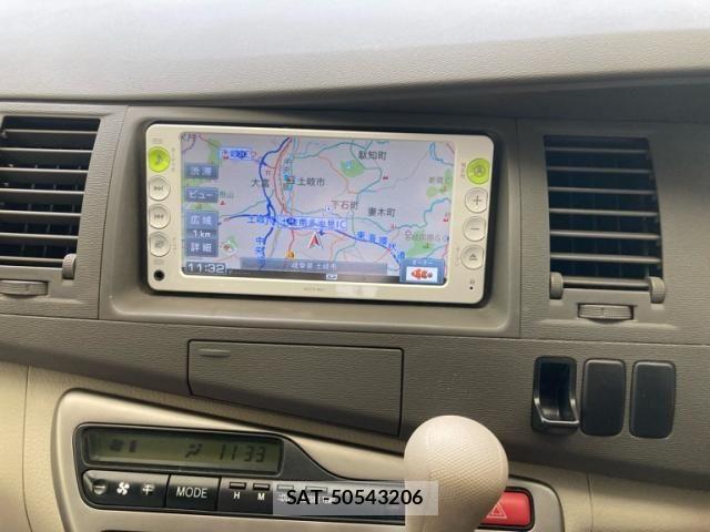 Toyota ISIS 2011-09 7724352-11