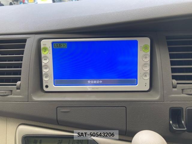 Toyota ISIS 2011-09 7724352-13