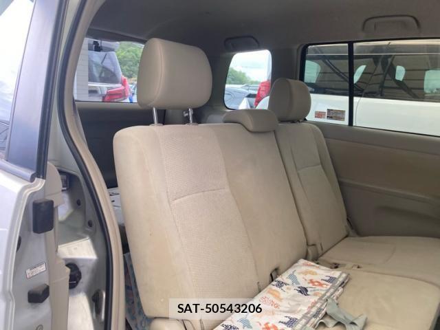 Toyota ISIS 2011-09 7724352-14