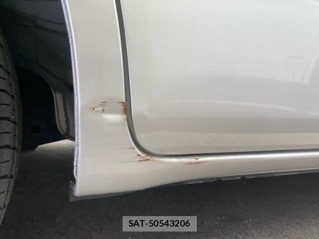 Toyota ISIS 2011-09 7724352-15