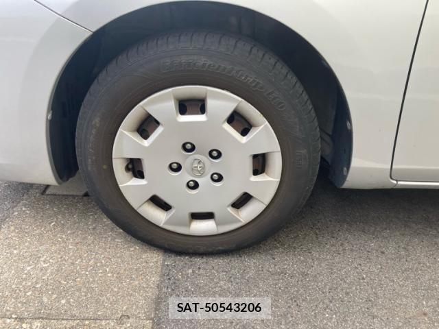 Toyota ISIS 2011-09 7724352-17