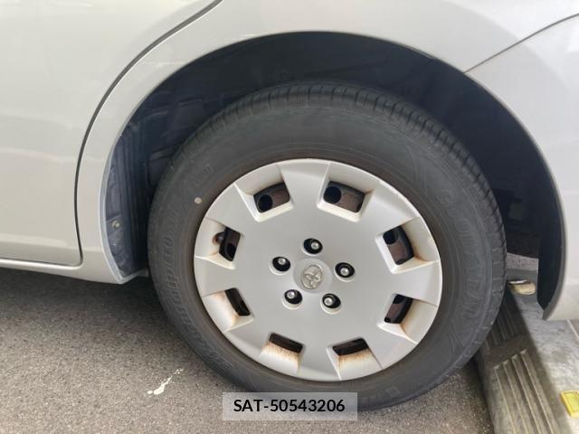 Toyota ISIS 2011-09 7724352-18