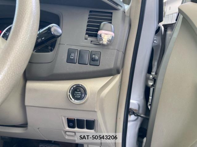 Toyota ISIS 2011-09 7724352-5