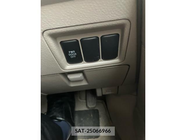 Toyota ISIS 2005-03 7785806-15