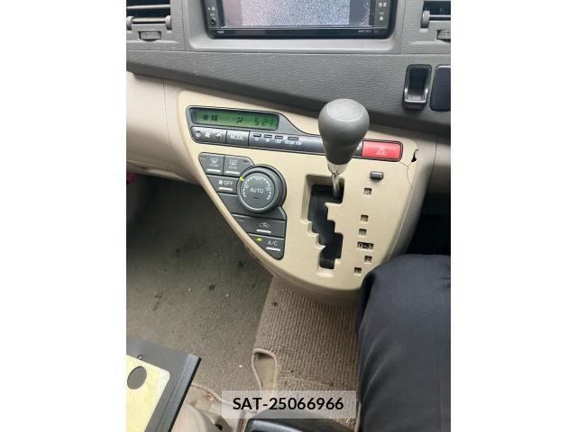 Toyota ISIS 2005-03 7785806-20