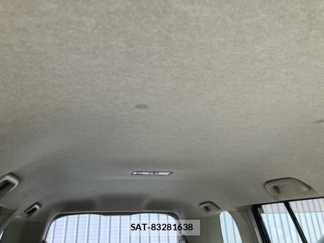 Toyota ISIS 2010-07 7785807-10