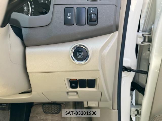 Toyota ISIS 2010-07 7785807-11
