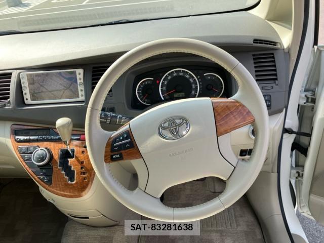 Toyota ISIS 2010-07 7785807-12