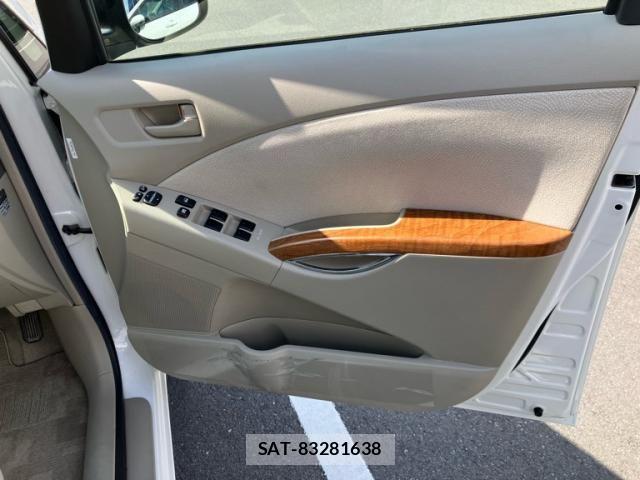 Toyota ISIS 2010-07 7785807-13