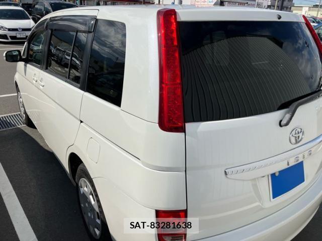 Toyota ISIS 2010-07 7785807-2